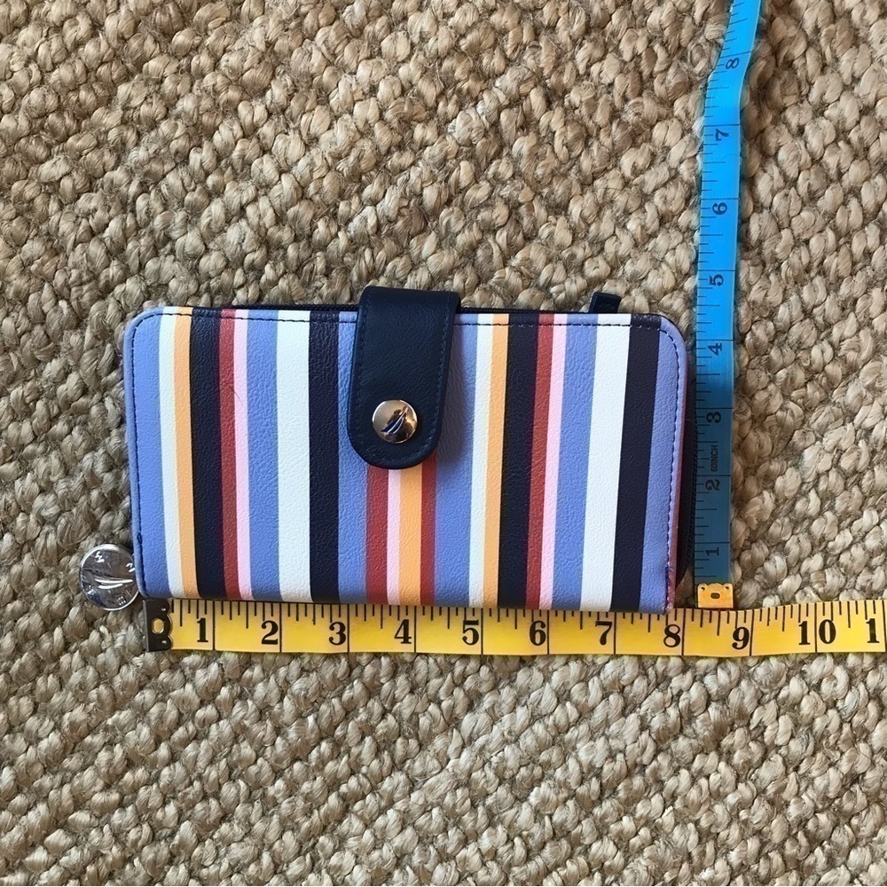 Nautica striped wallet. New condition. - Picture 2 of 6